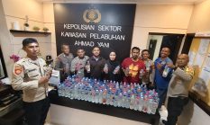 Upaya Cegah Peredaran Miras, Polisi Amankan Ratusan Botol Cap Tikus di Pelabuhan Ahmad Yani
